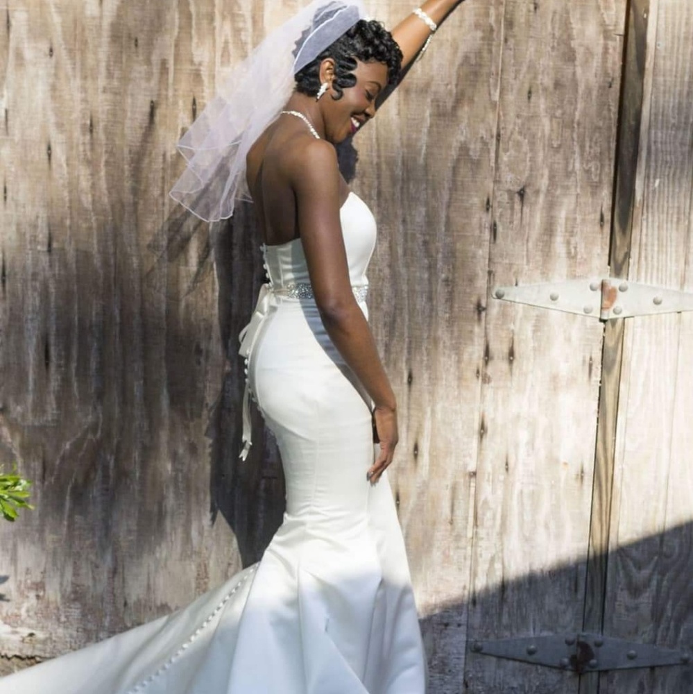 Wedding dress gently used mermaid style